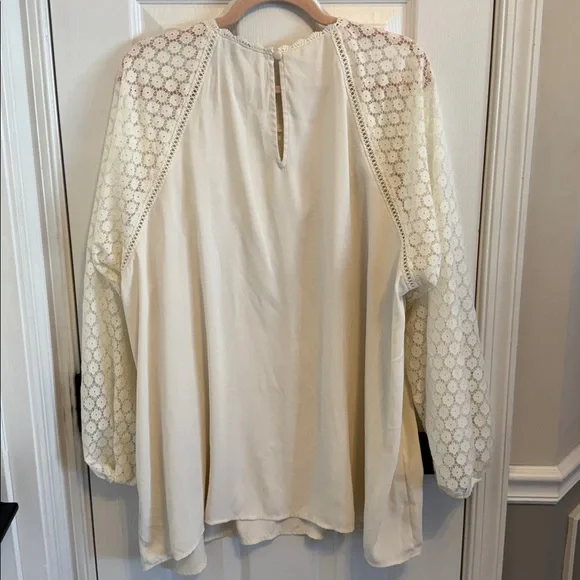 Torrid Cream Georgette Lace Mix Sleeve Top Sz 3X - Picture 6 of 7